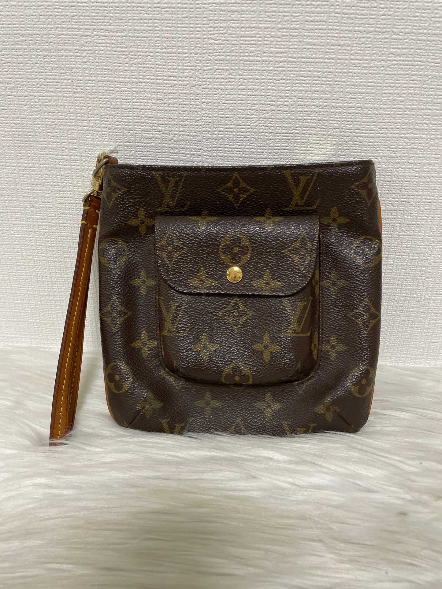 Louis Vuitton Black Handle Bags A-15901