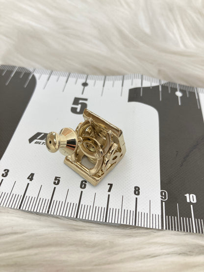 Chanel Gold Brooches A-15916