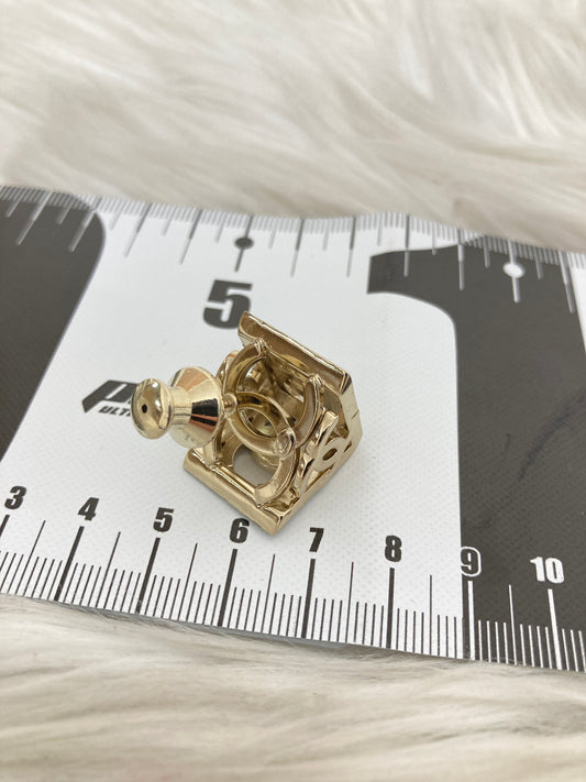 Chanel Gold Brooches A-15916