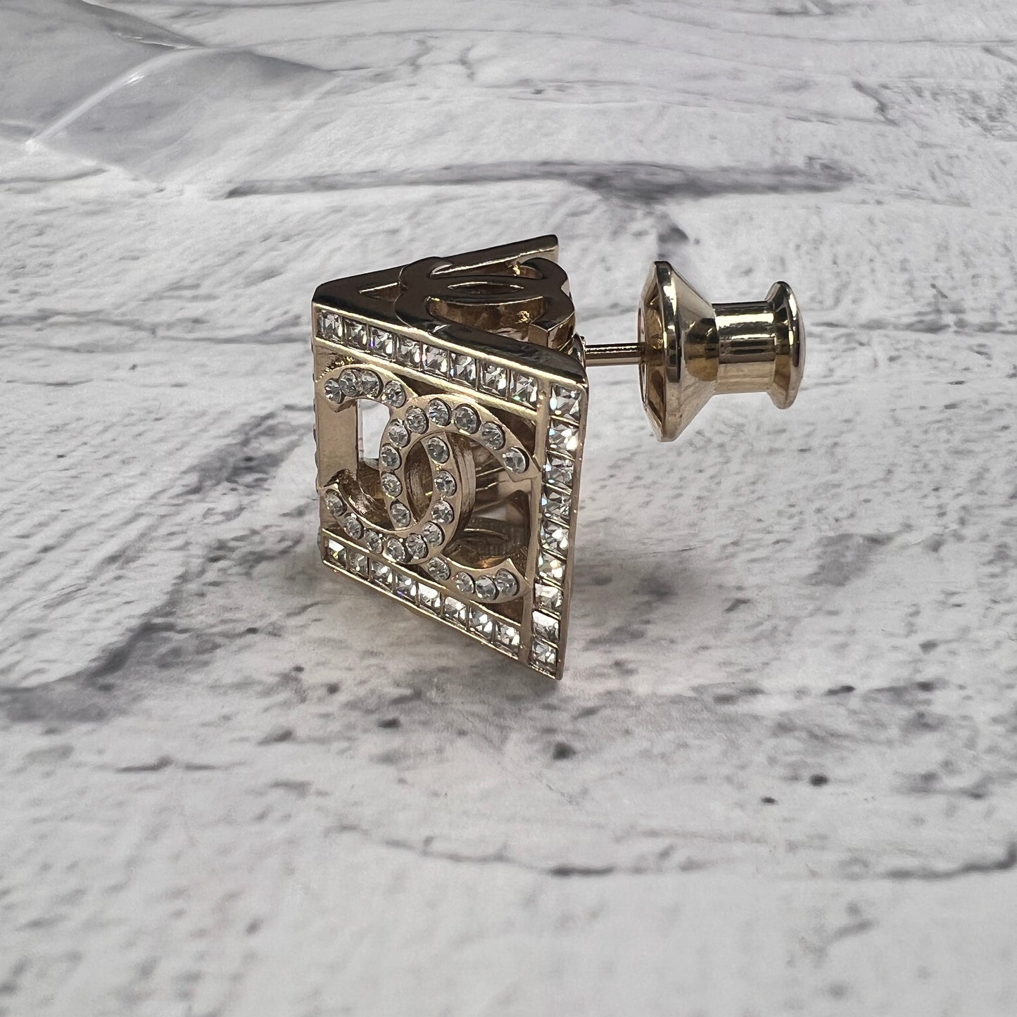 Chanel Gold Brooches A-15916