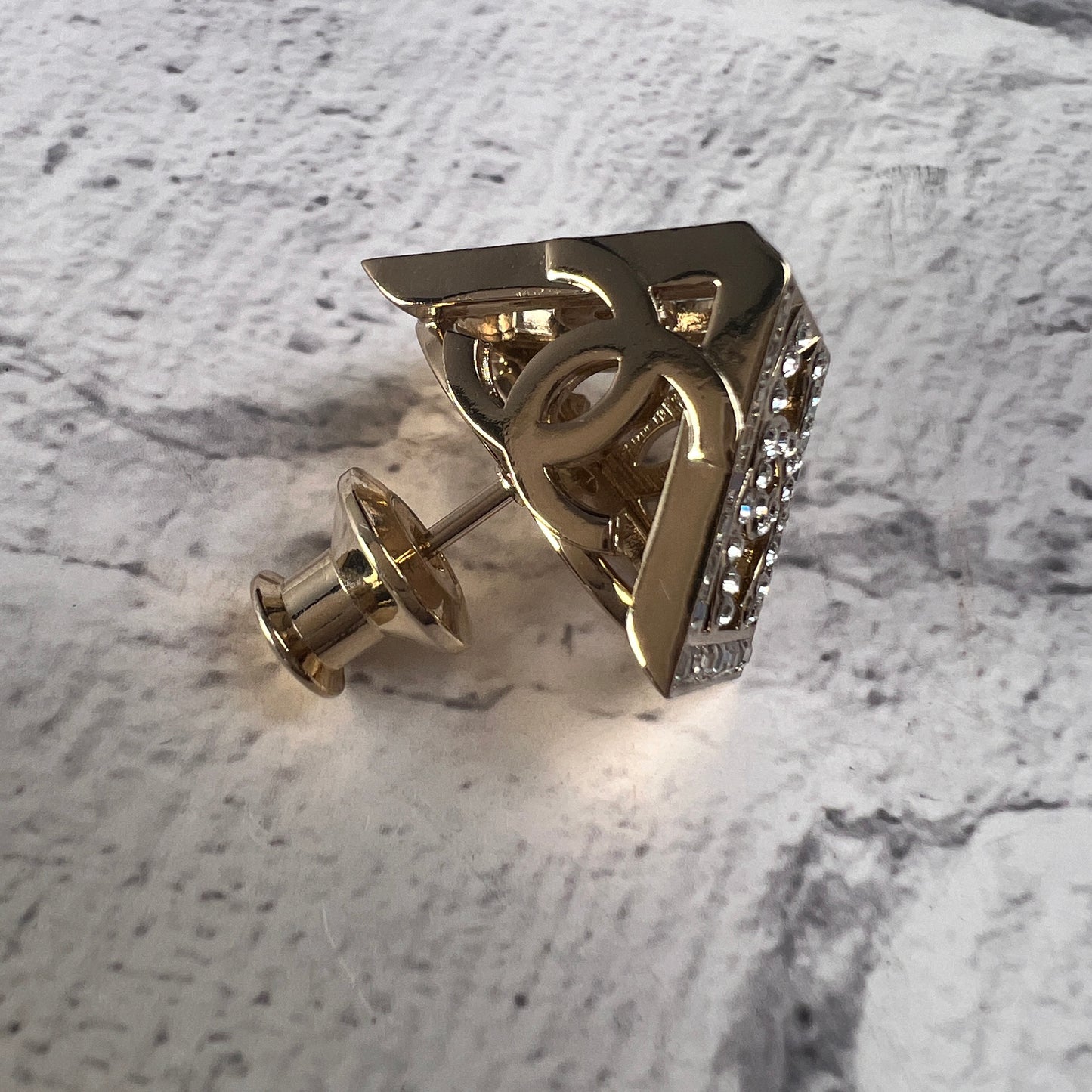 Chanel Gold Brooches A-15916