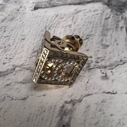 Chanel Gold Brooches A-15916