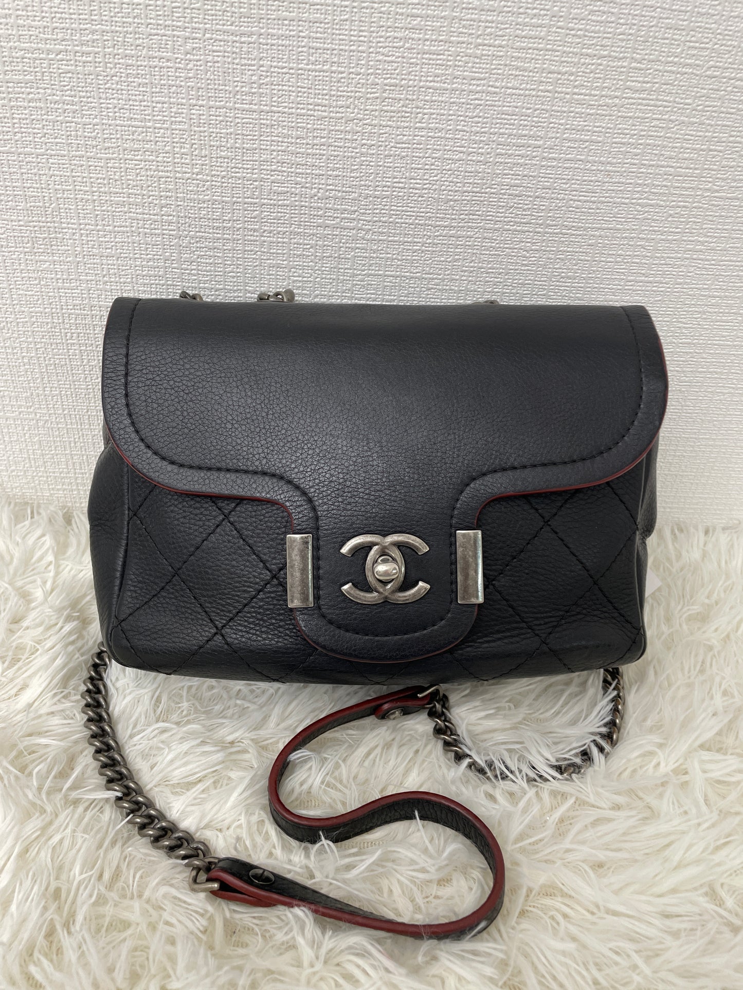 Chanel Black Shoulder Bags A-15921