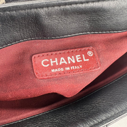 Chanel Black Shoulder Bags A-15921