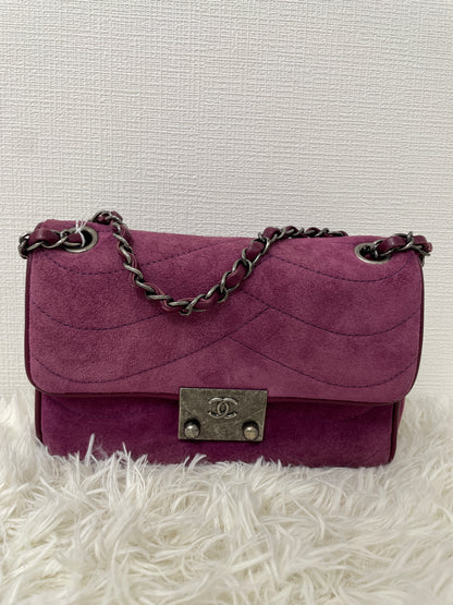 Chanel Purple Shoulder Bags A-15925