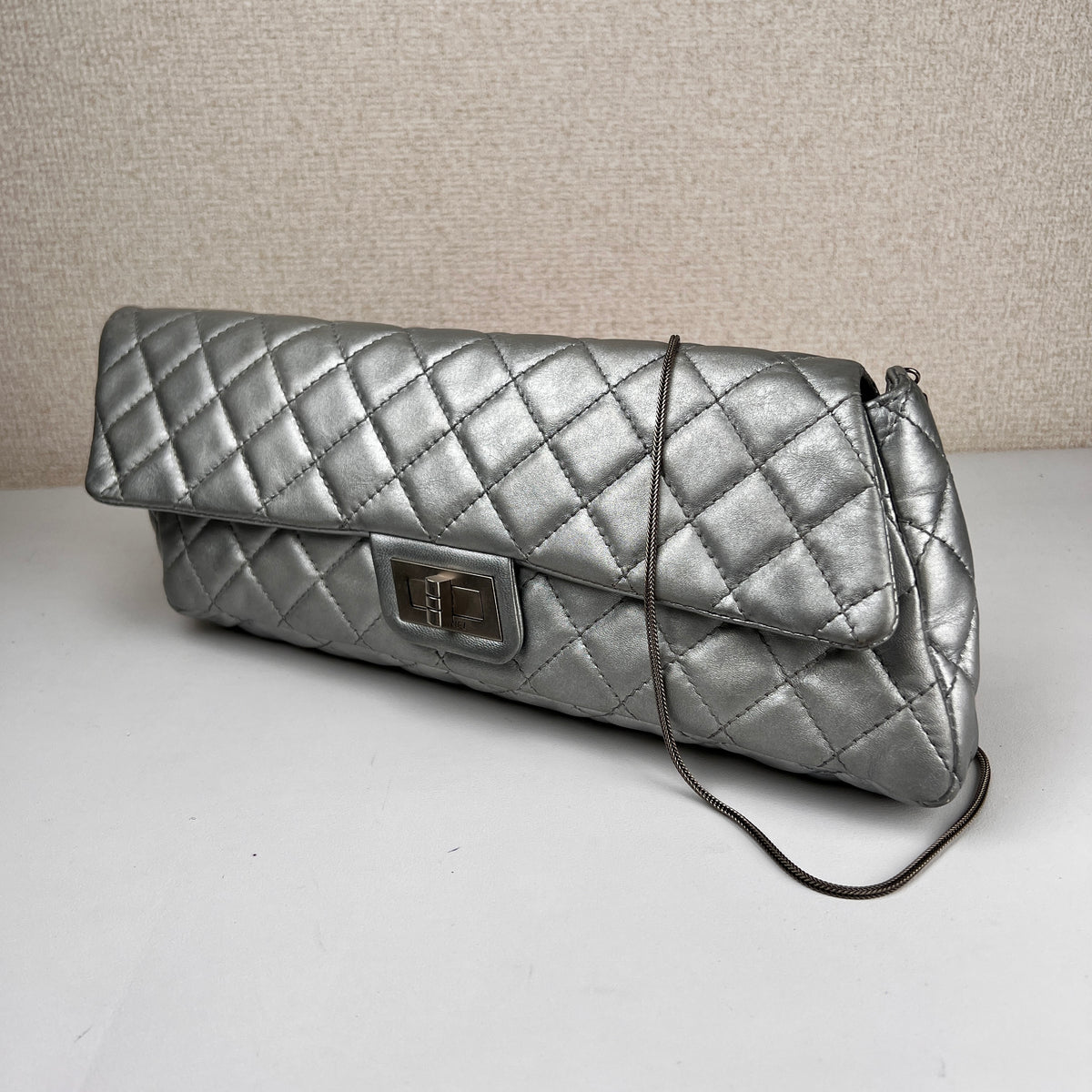 Chanel Silver Shoulder Bags A-15926