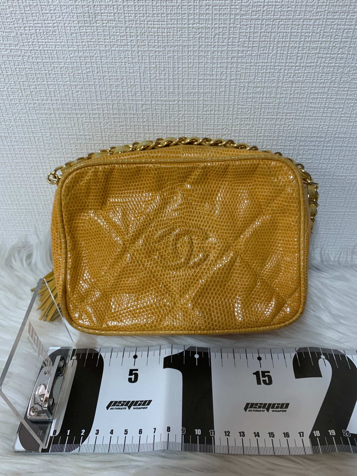 Chanel Yellow Shoulder Bags A-15937