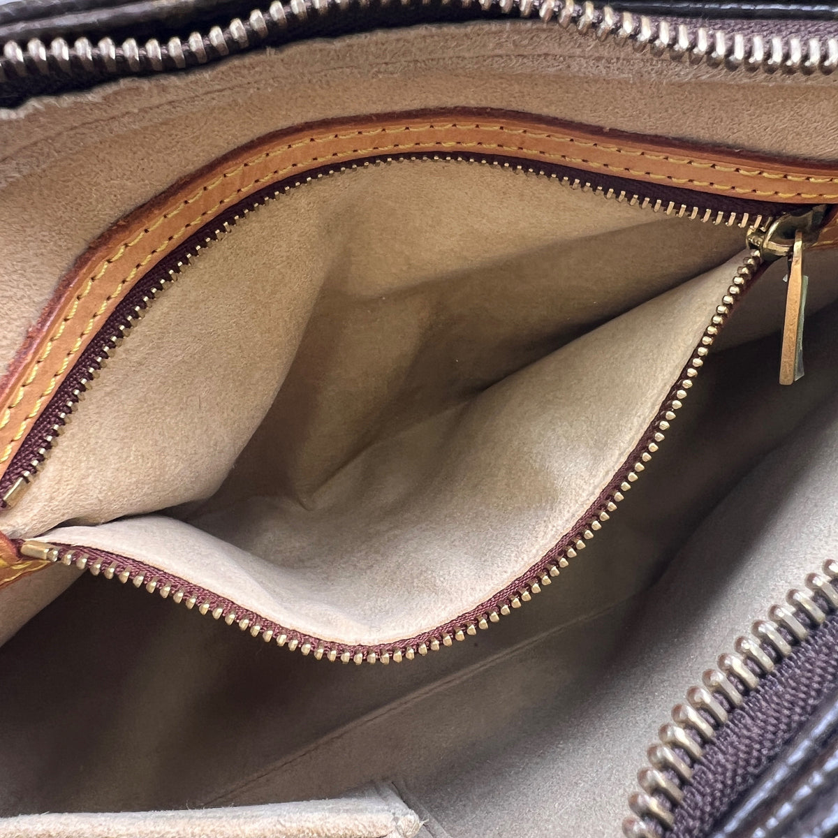 Louis Vuitton Brown Shoulder Bags A-15951