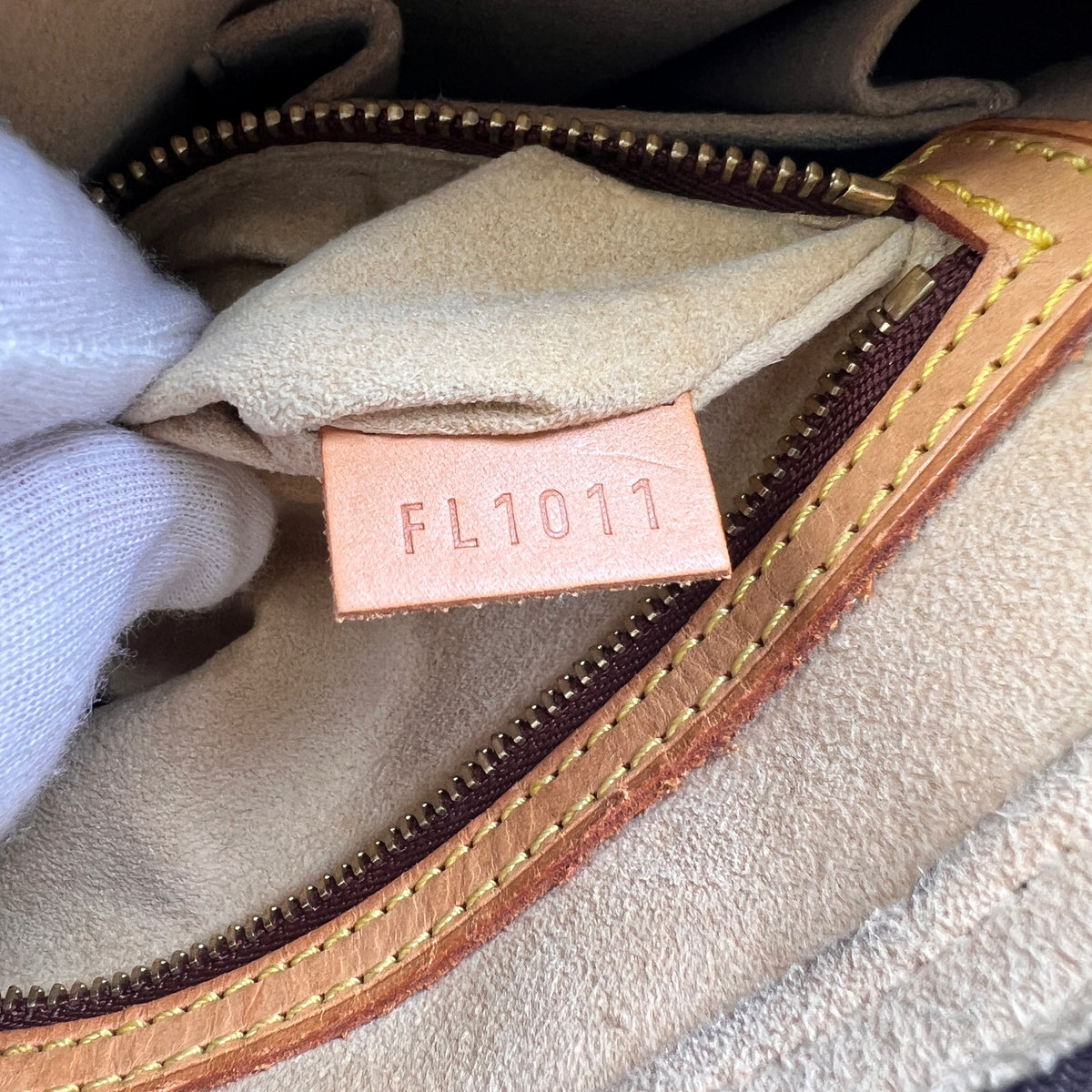 Louis Vuitton Brown Shoulder Bags A-15951