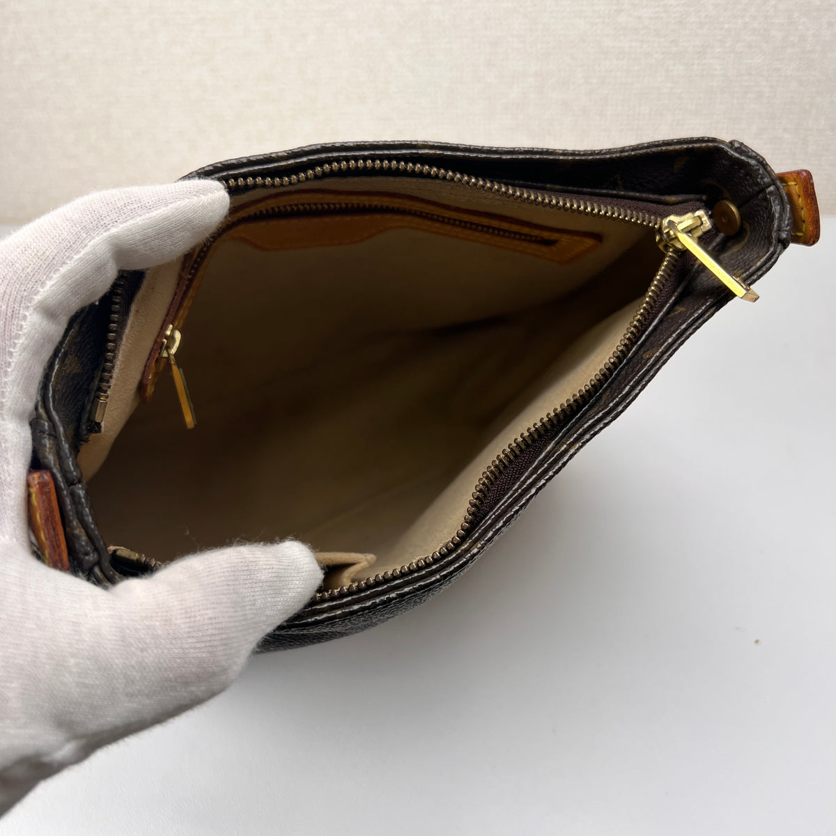 Louis Vuitton Brown Shoulder Bags A-15951