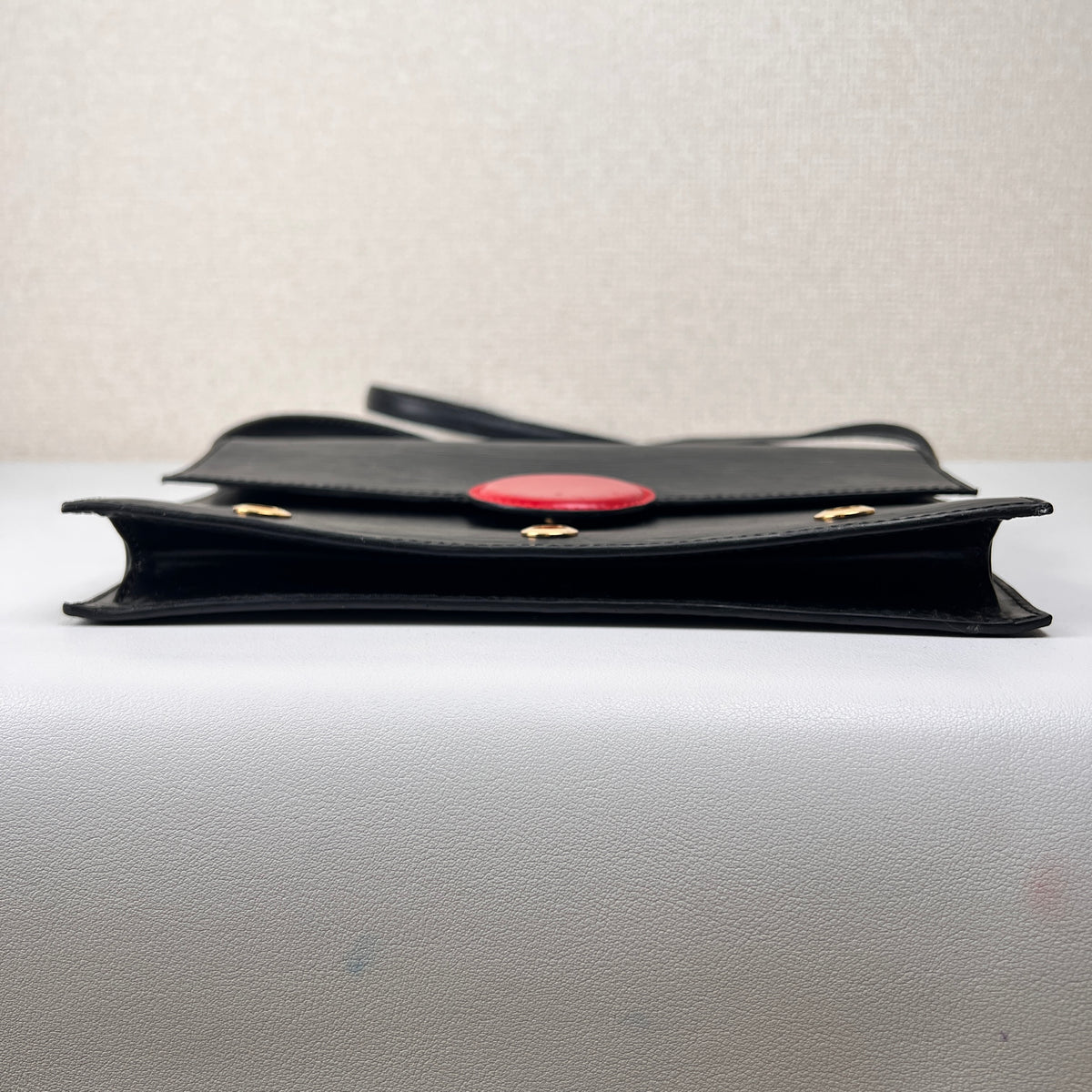 Louis Vuitton Black Shoulder Bags A-15957
