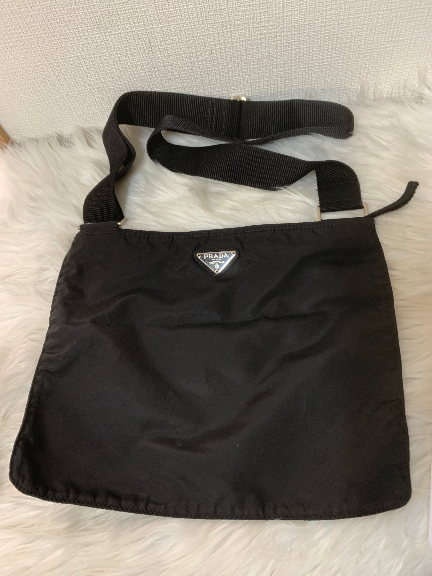 Prada Black Shoulder Bags A-15960