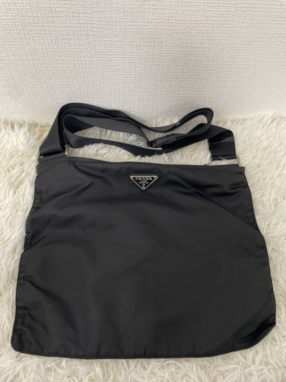 Prada Black Shoulder Bags A-15972