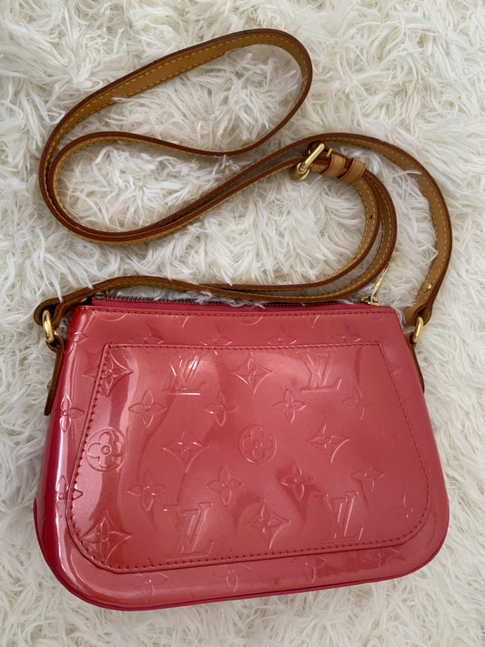 Louis Vuitton Pink Shoulder Bags A-15979