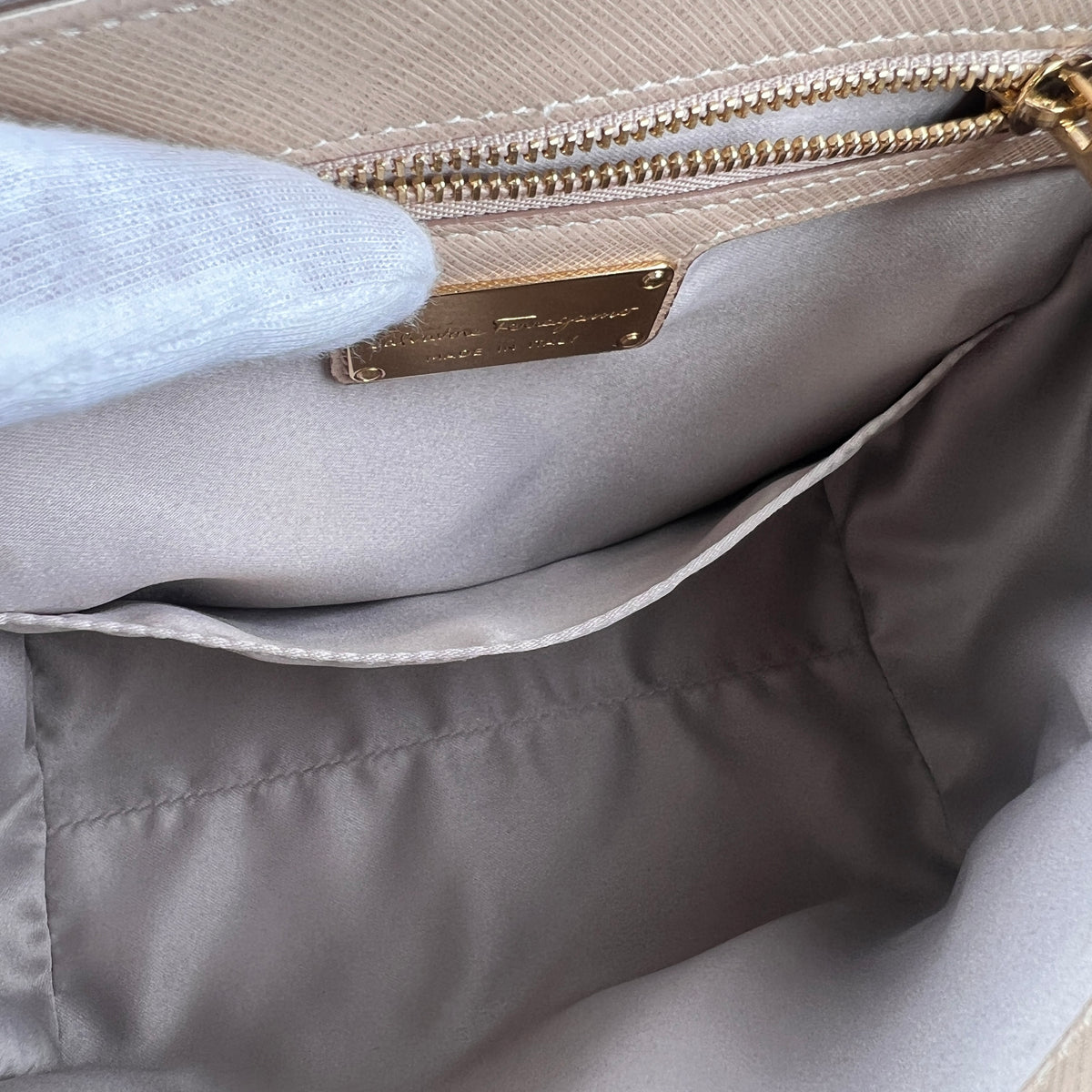 Ferragamo Beige Handle Bags A-15998