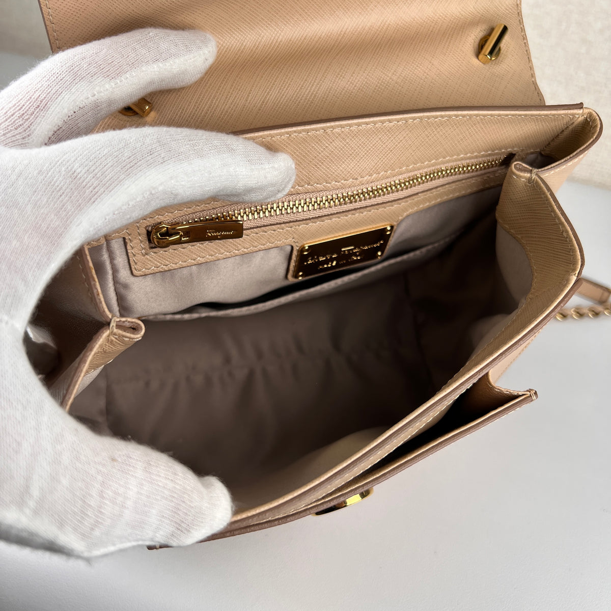 Ferragamo Beige Handle Bags A-15998