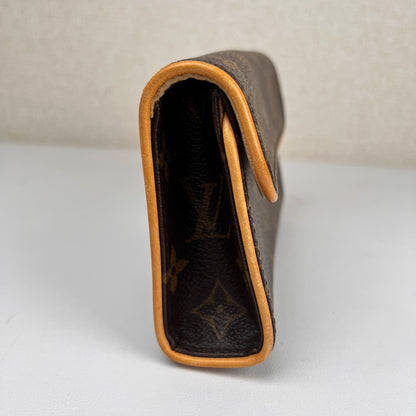Louis Vuitton Brown Pouches A-16002