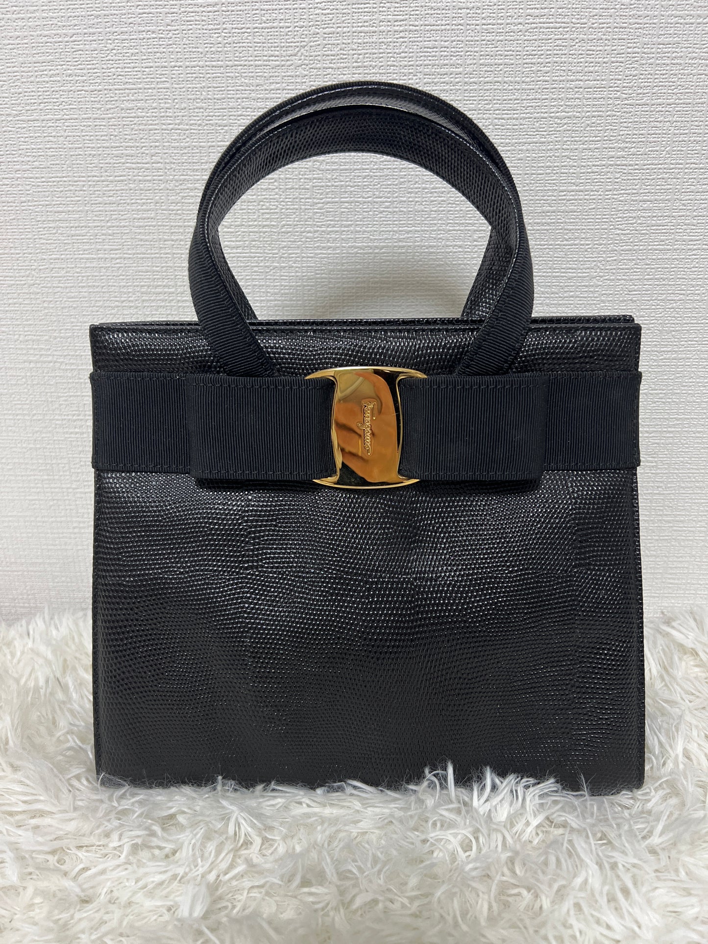 Ferragamo Black Handle Bags A-16003