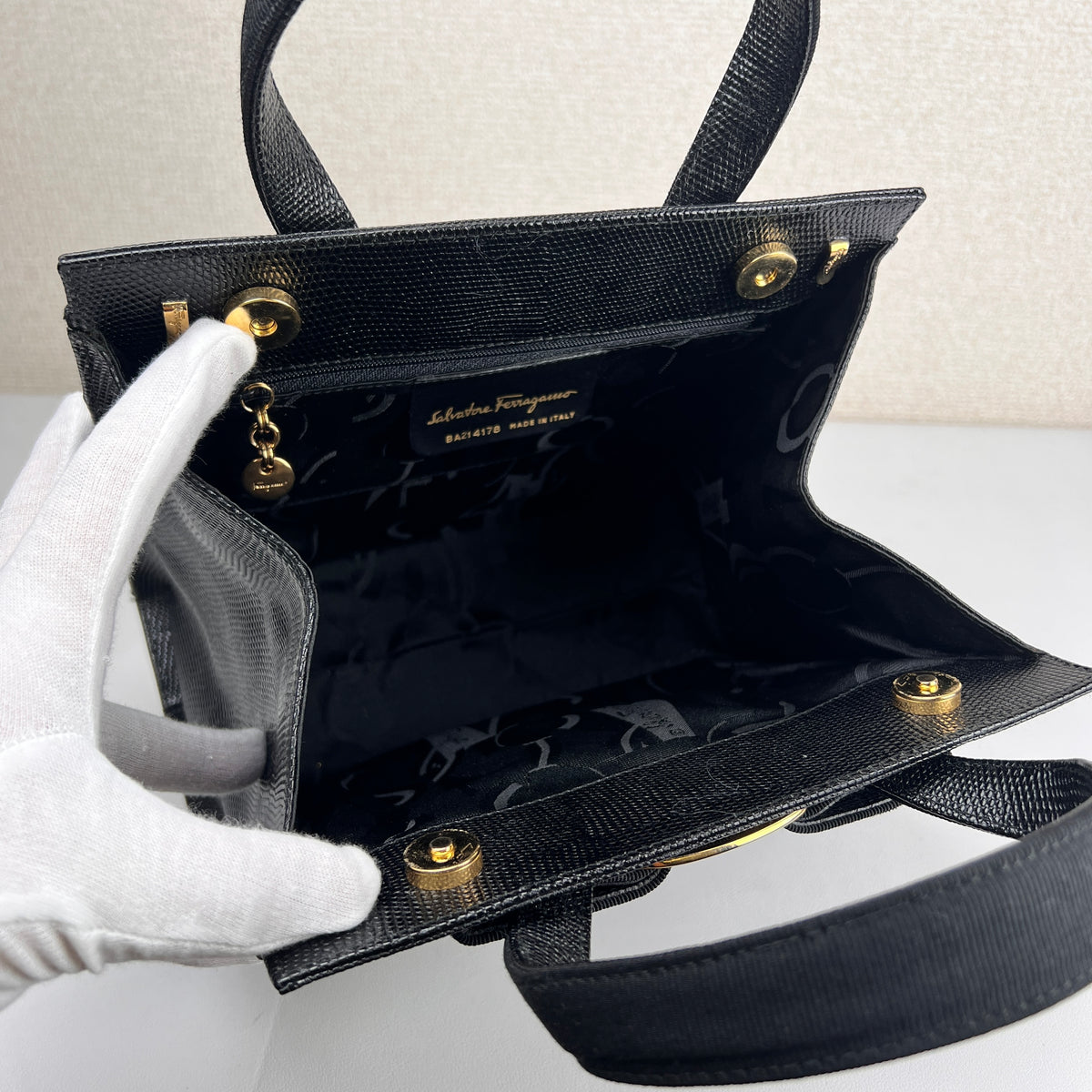 Ferragamo Black Handle Bags A-16003