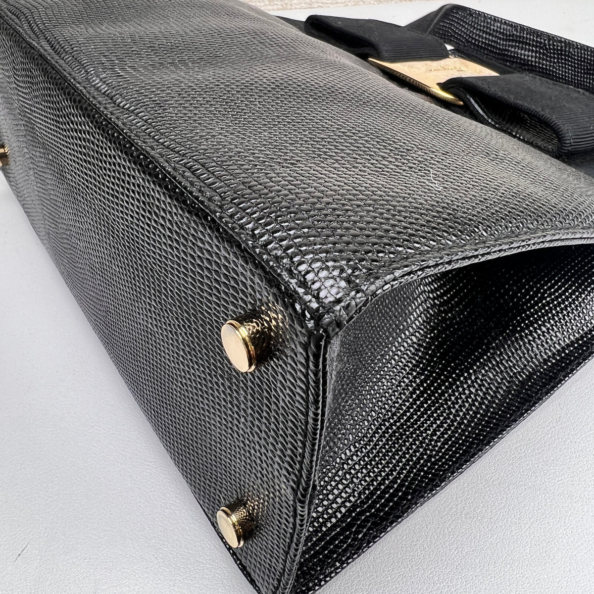 Ferragamo Black Handle Bags A-16003