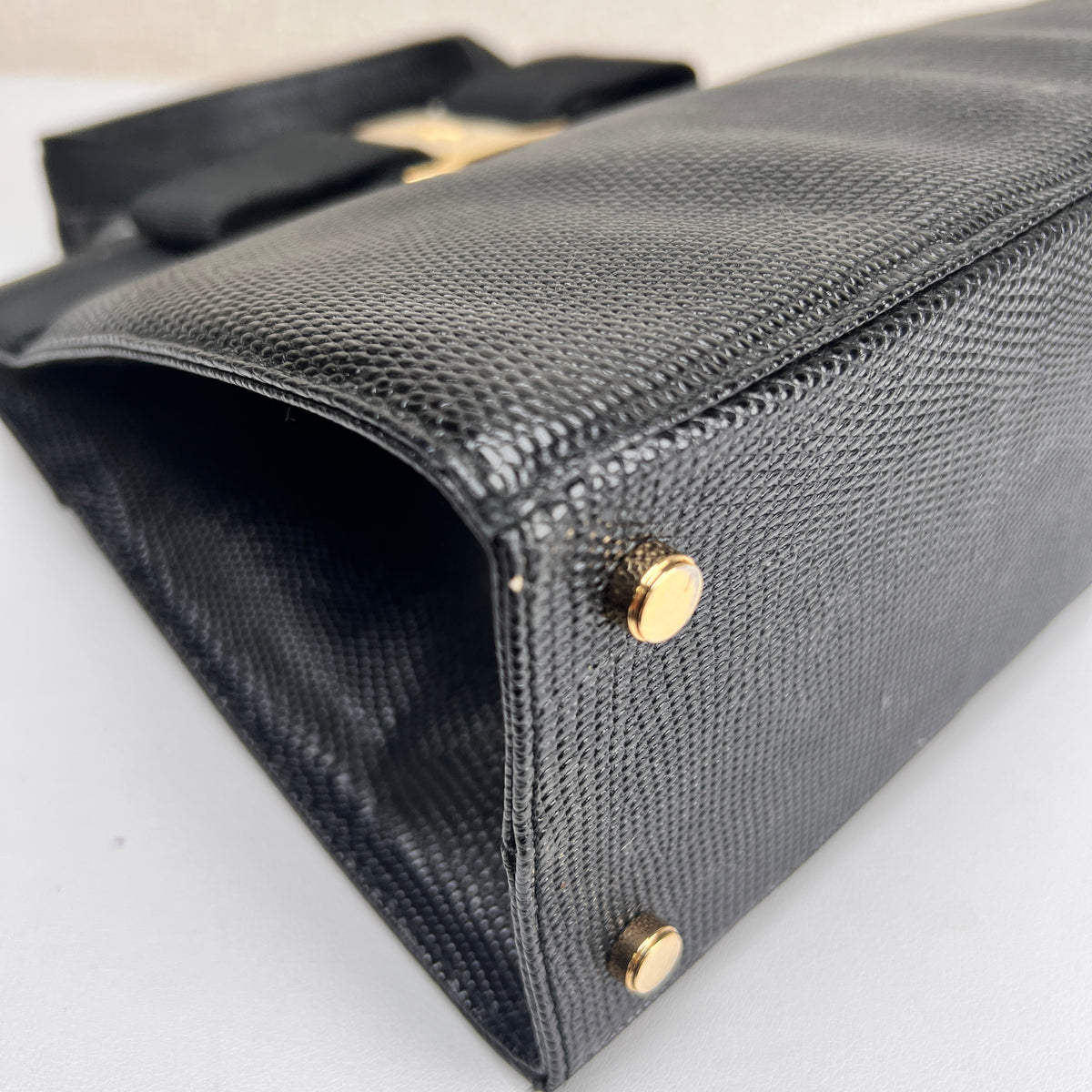 Ferragamo Black Handle Bags A-16003
