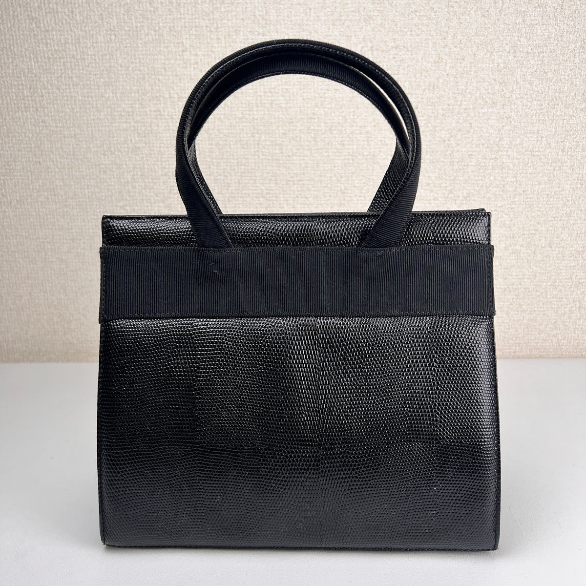 Ferragamo Black Handle Bags A-16003