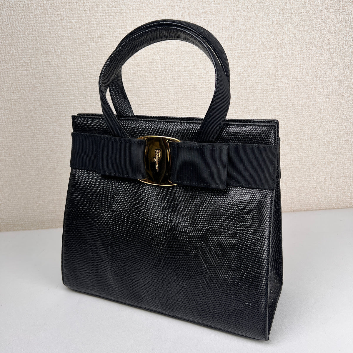 Ferragamo Black Handle Bags A-16003