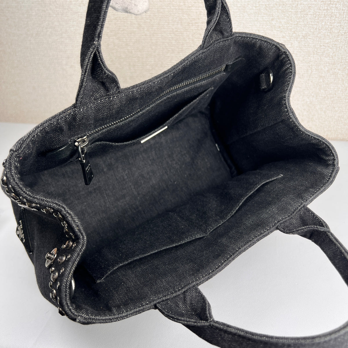 Prada Black Handle Bags A-16009