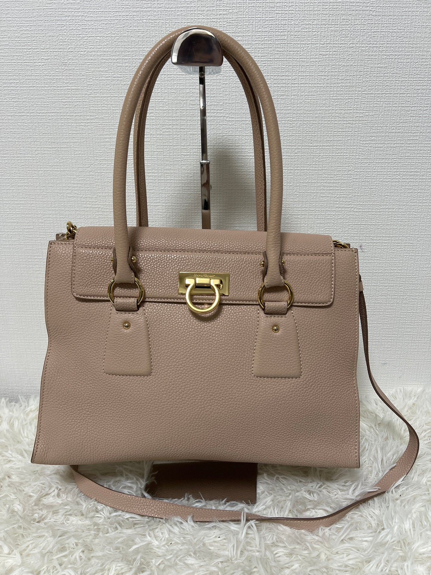 Ferragamo Pink Handle Bags A-16010
