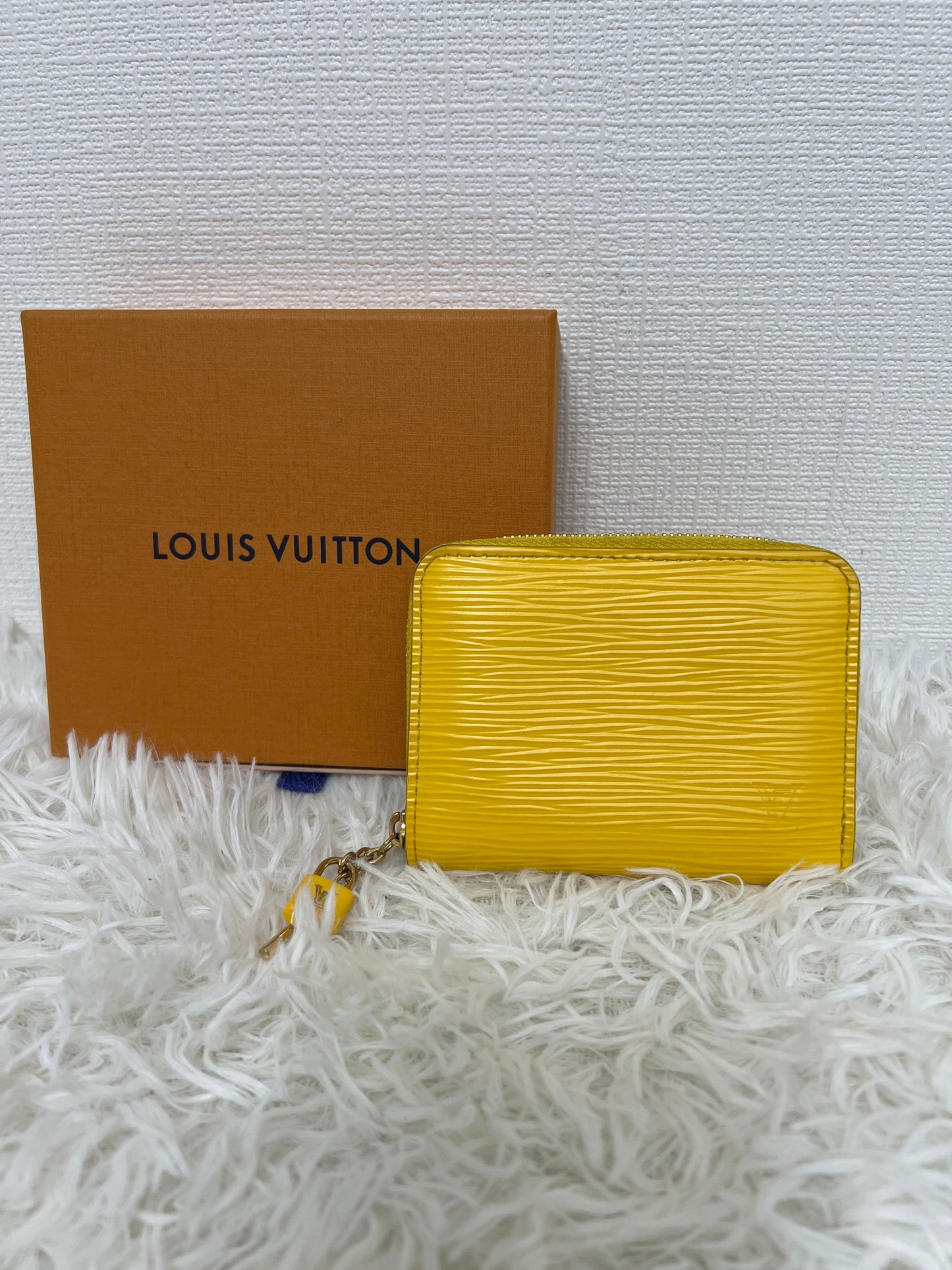 Louis Vuitton Yellow Wallets A-16022
