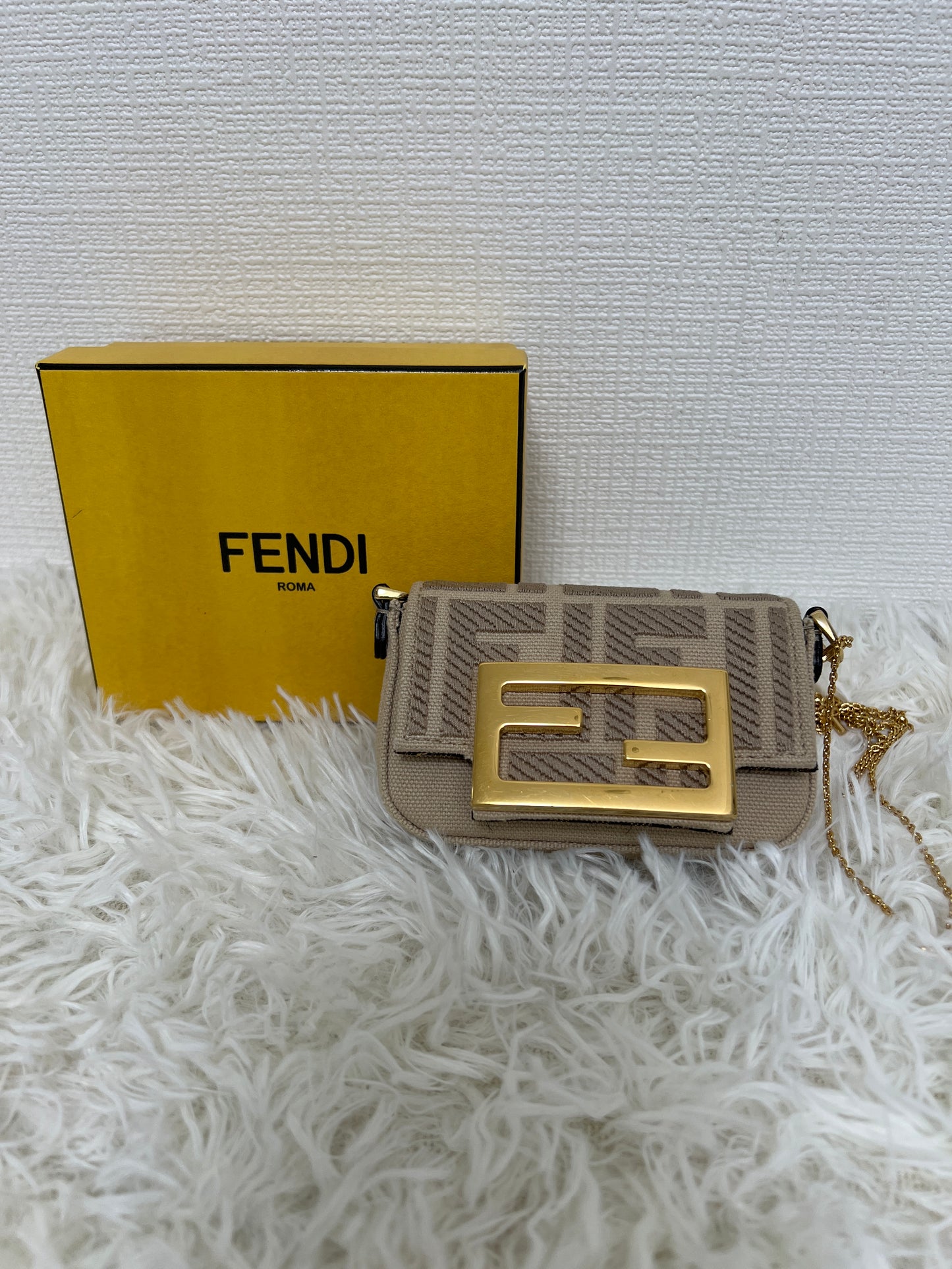 Fendi Beige Shoulder Bags A-16033