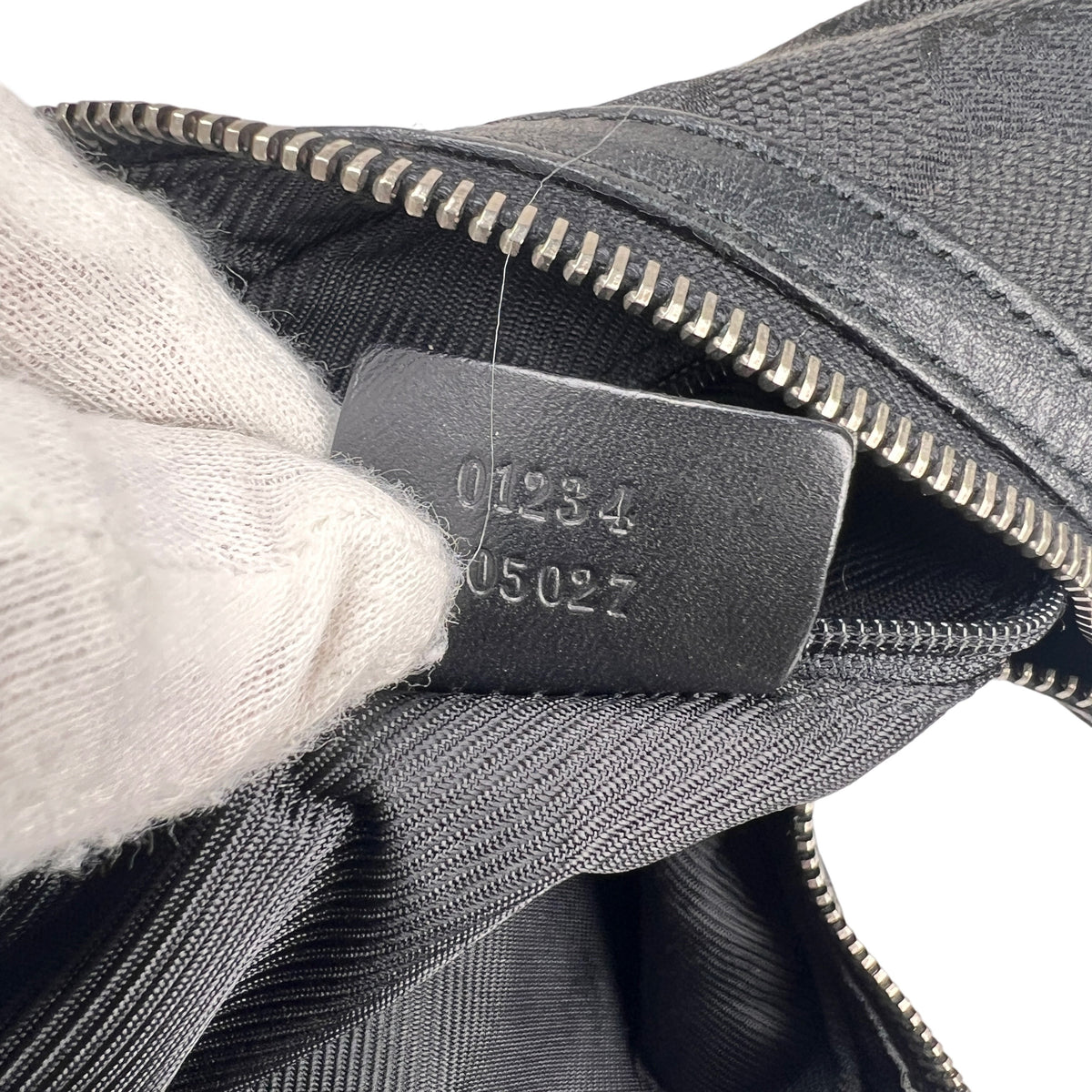 Gucci Black Shoulder Bags A-16056