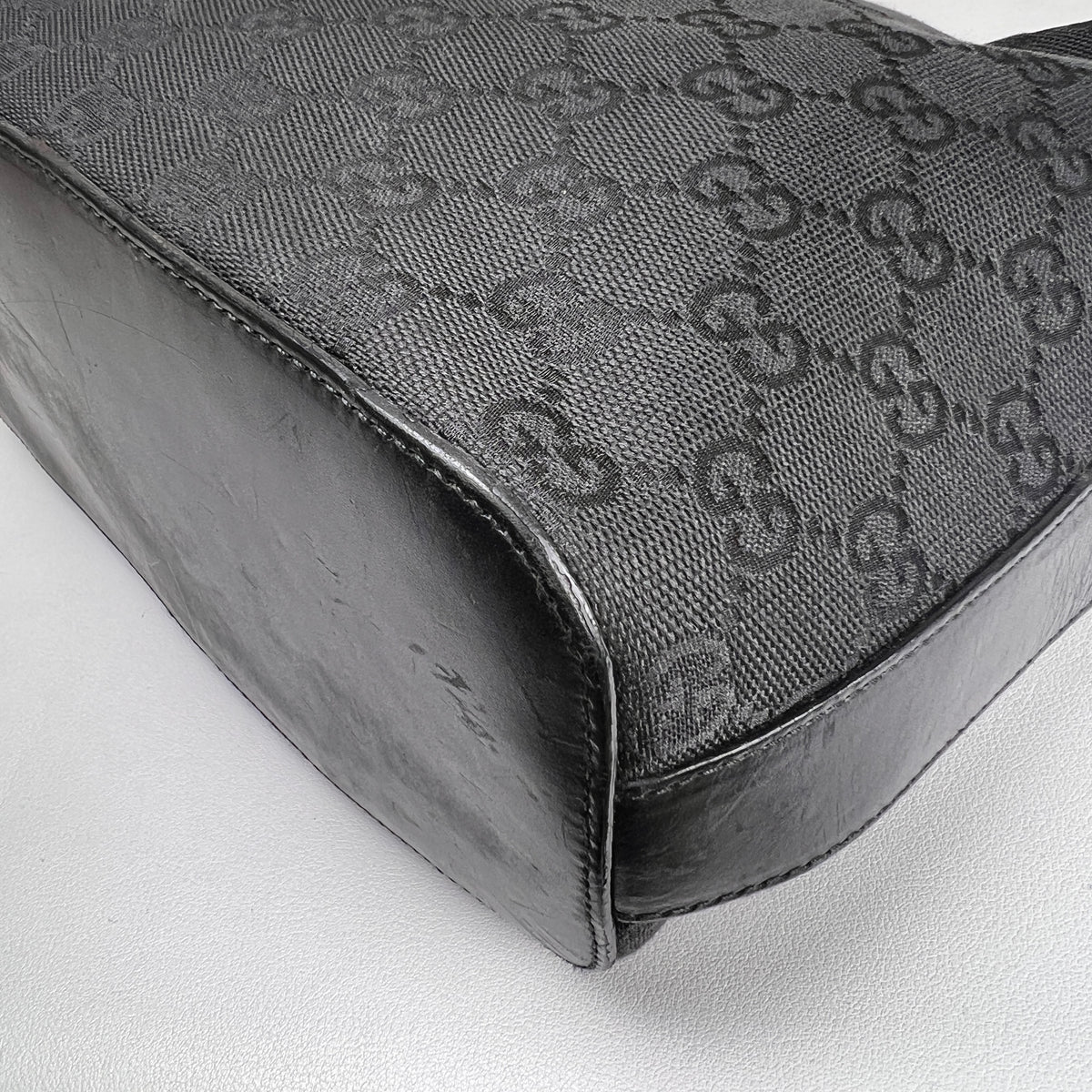 Gucci Black Shoulder Bags A-16056
