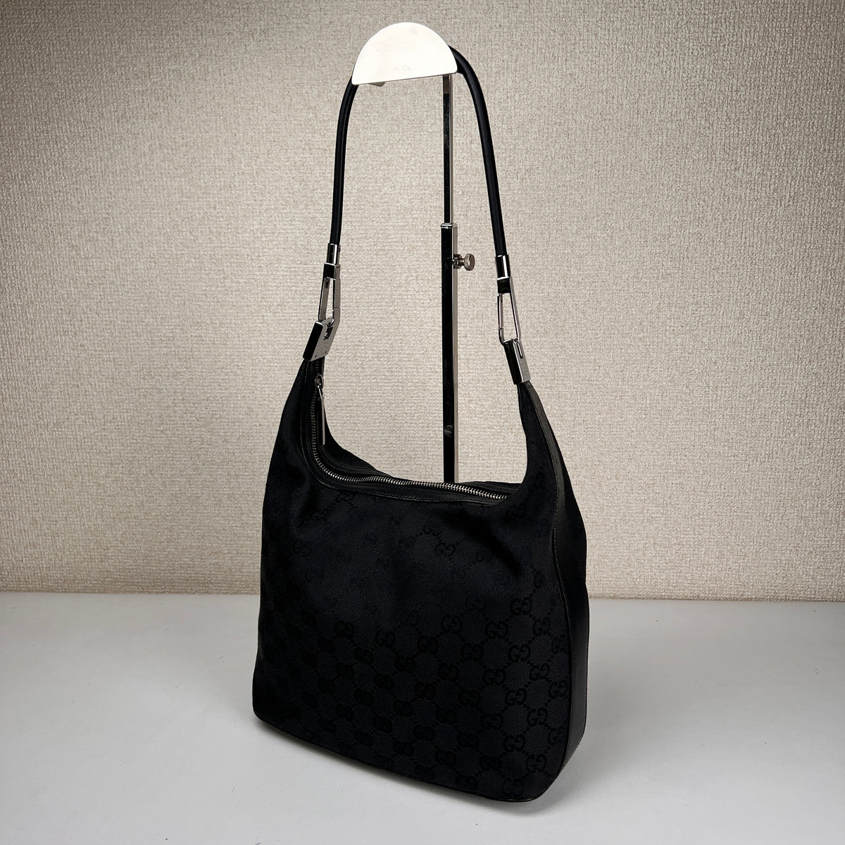 Gucci Black Shoulder Bags A-16056