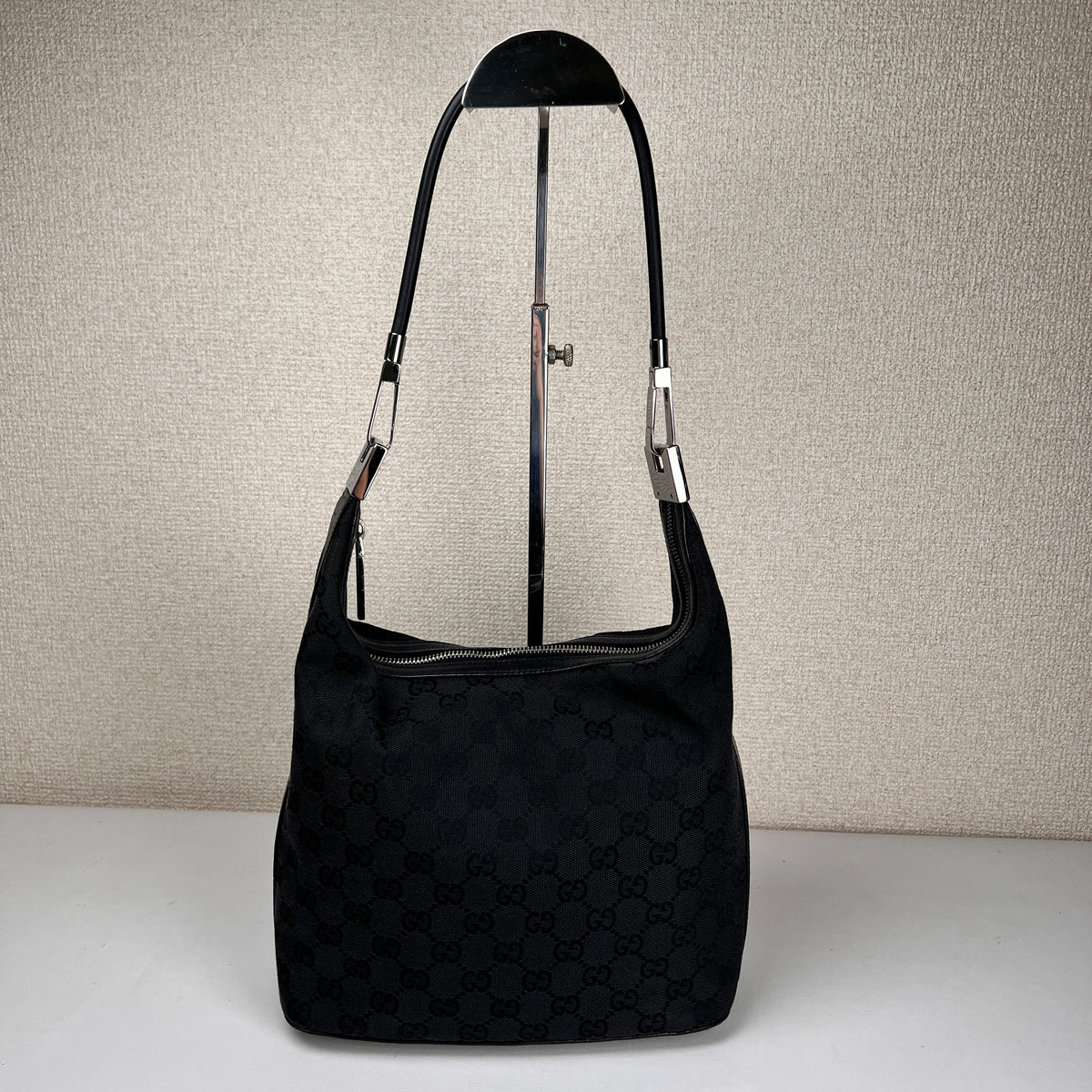 Gucci Black Shoulder Bags A-16056
