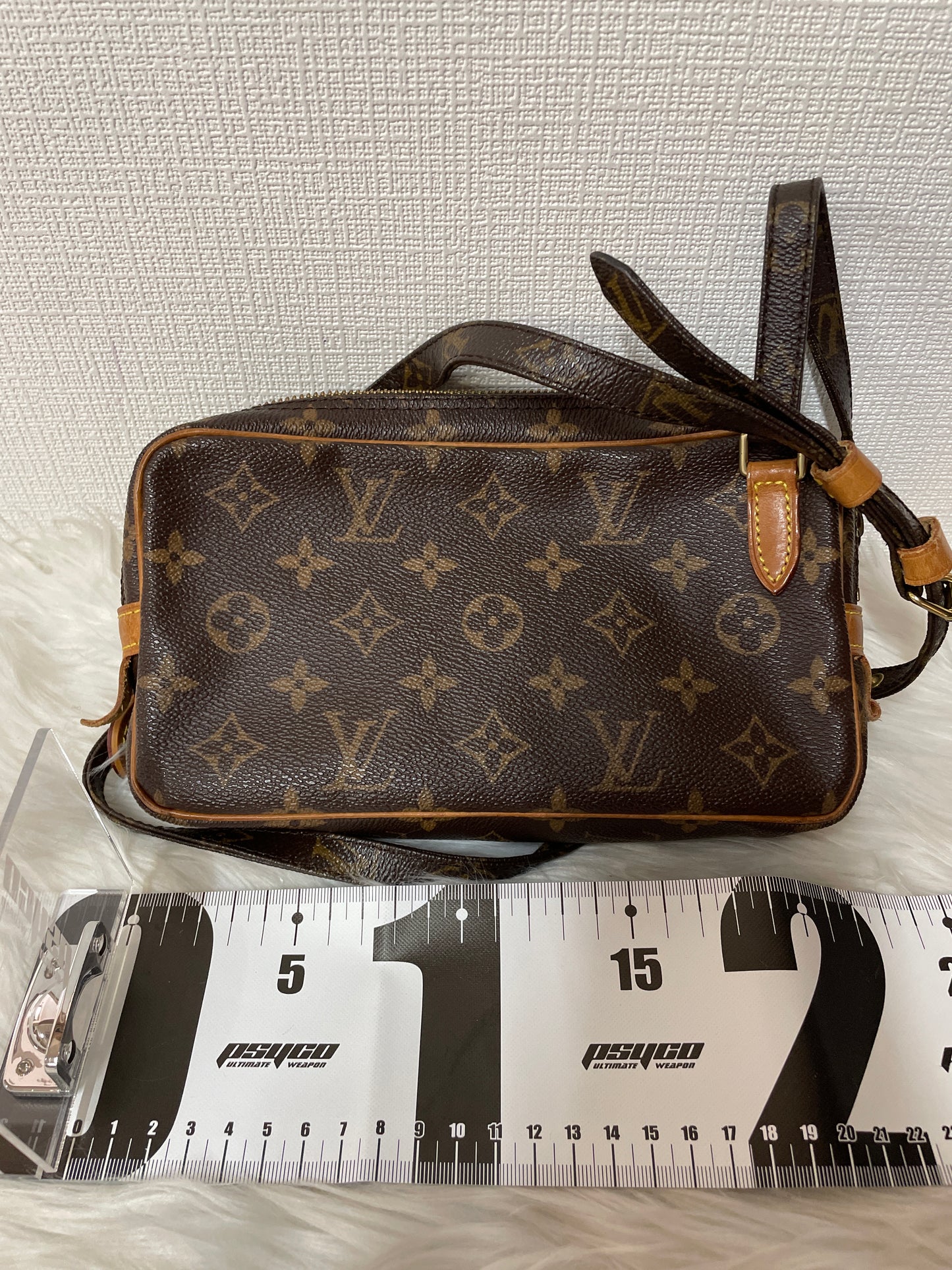 Louis Vuitton Brown Shoulder Bags A-16064