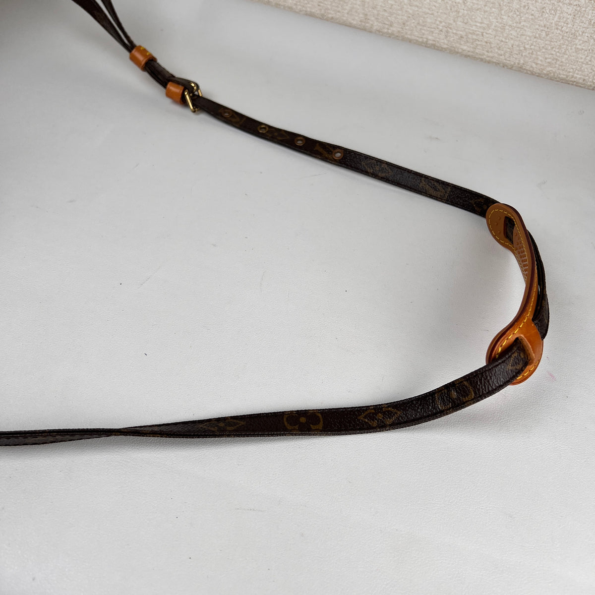 Louis Vuitton Brown Shoulder Bags A-16064