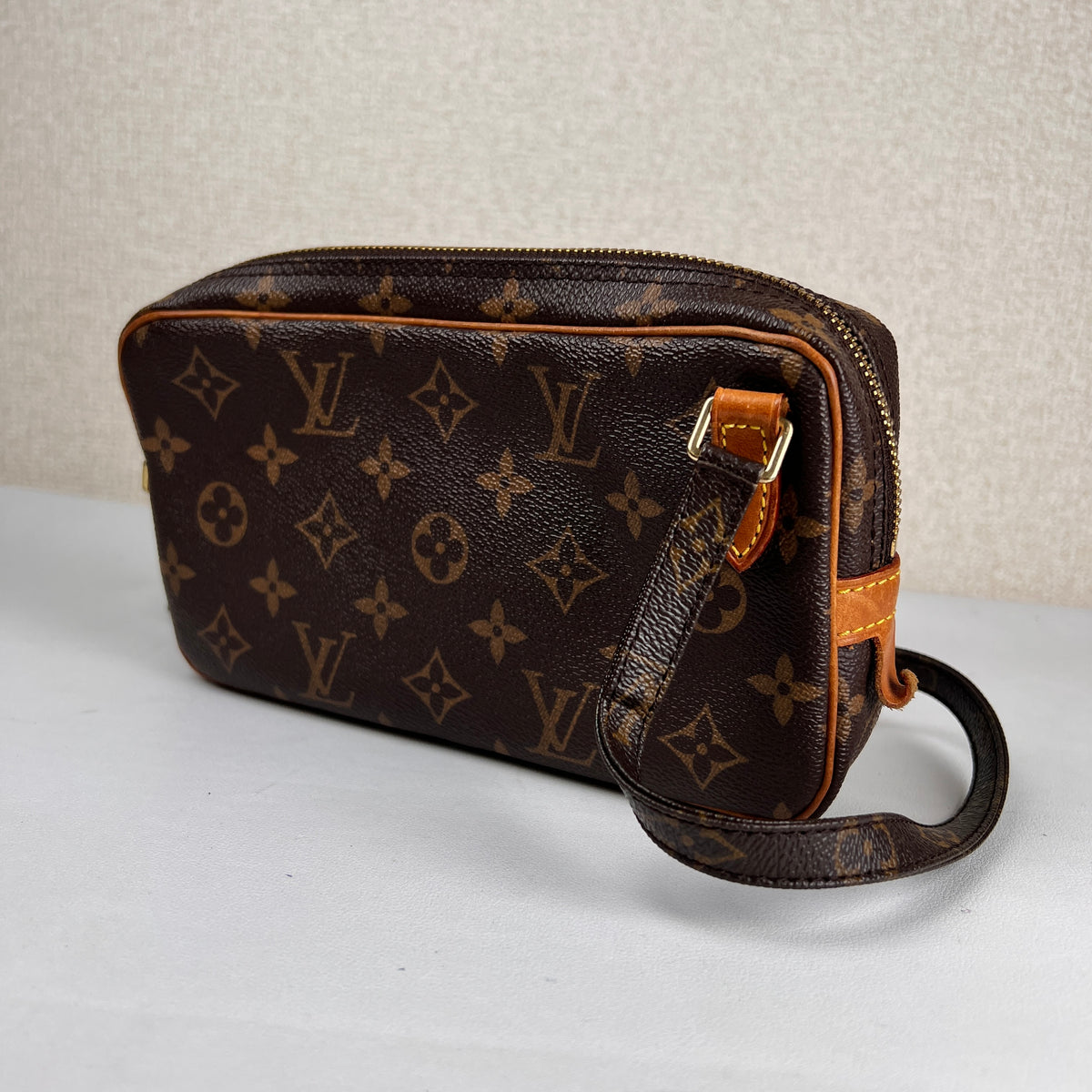 Louis Vuitton Brown Shoulder Bags A-16064