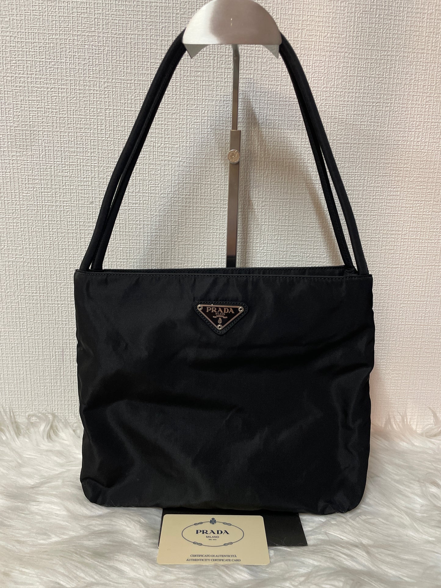 Prada Black Handle Bags A-16074