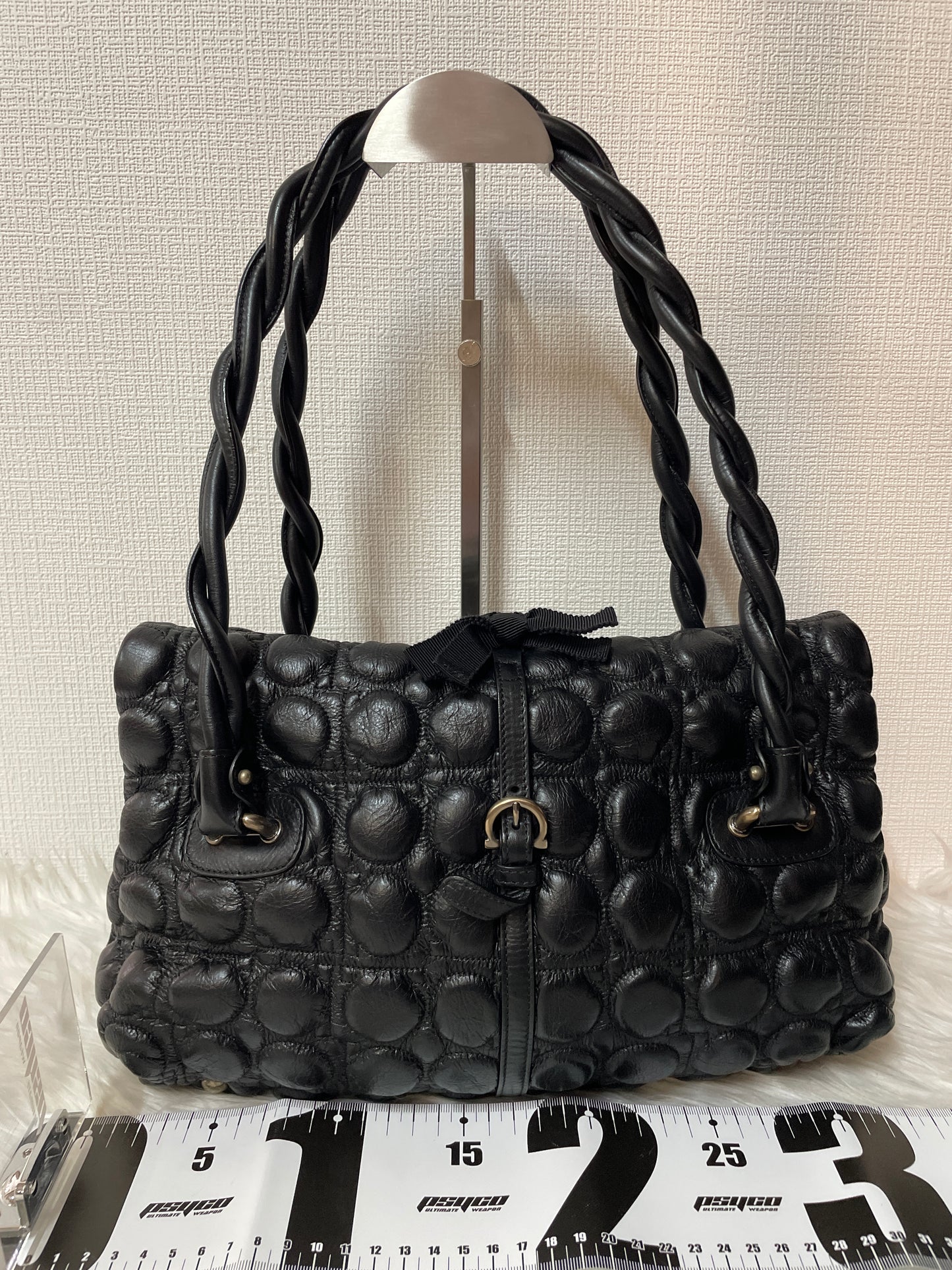 Ferragamo Black Shoulder Bags A-16077