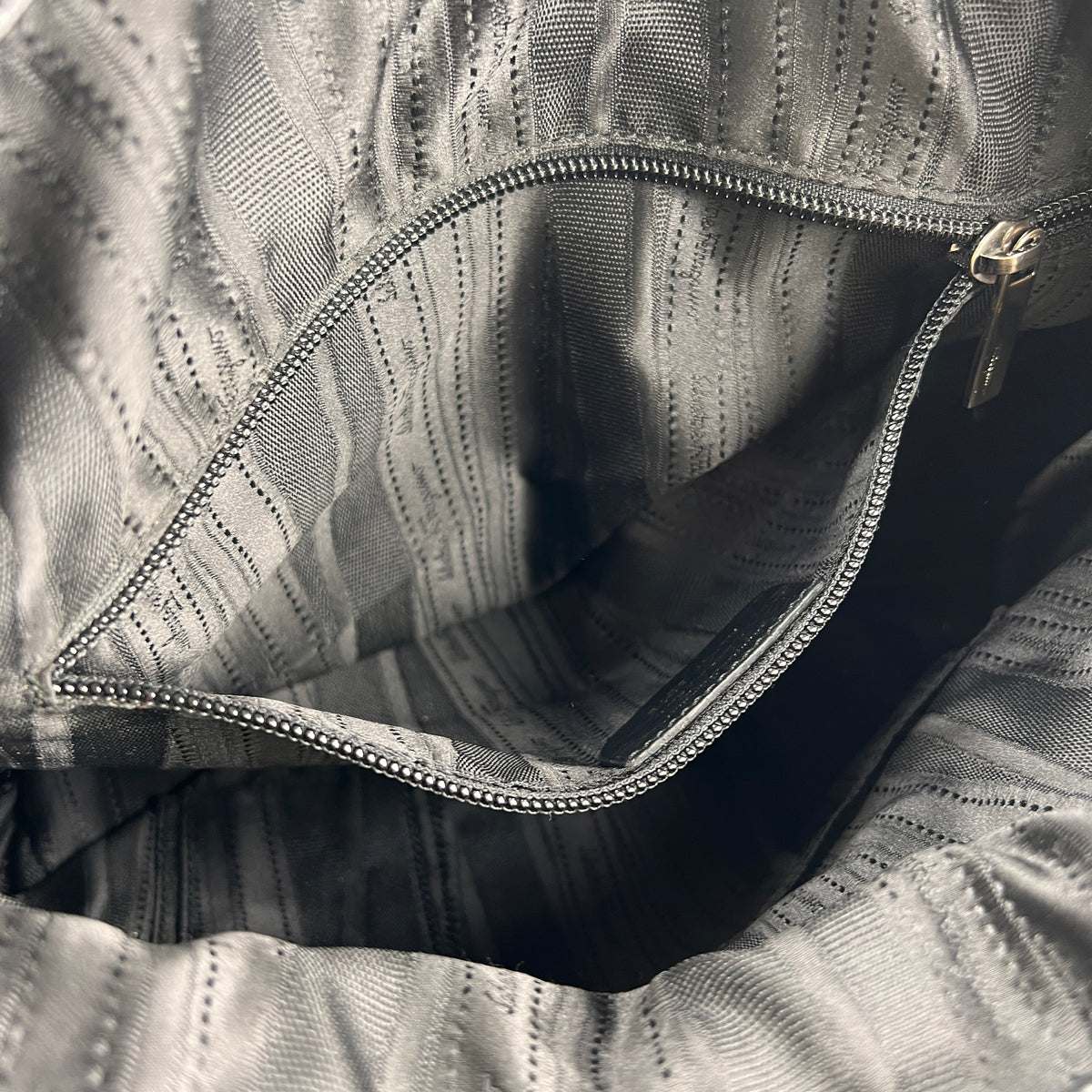 Ferragamo Black Shoulder Bags A-16077