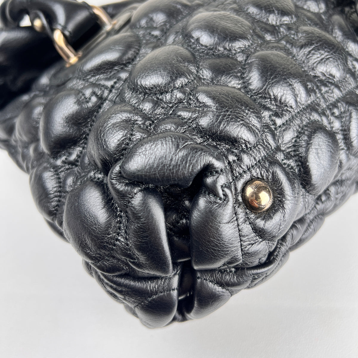 Ferragamo Black Shoulder Bags A-16077