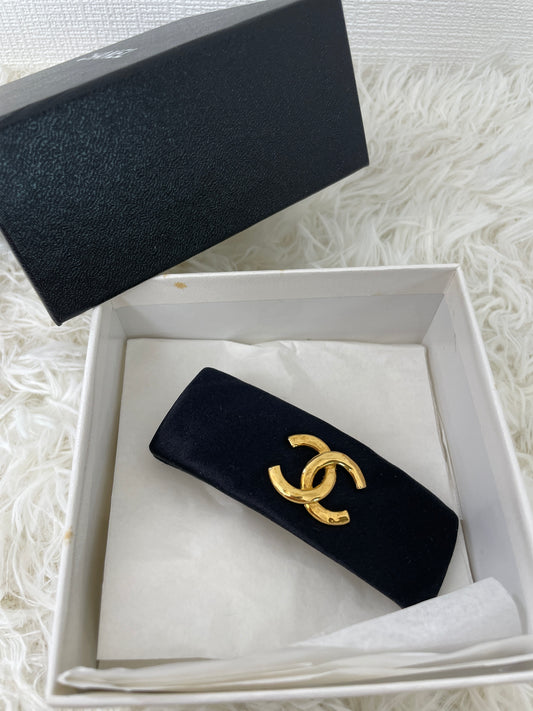 Chanel Black Brooches A-16094