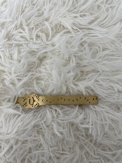 Chanel Gold Brooches A-16099