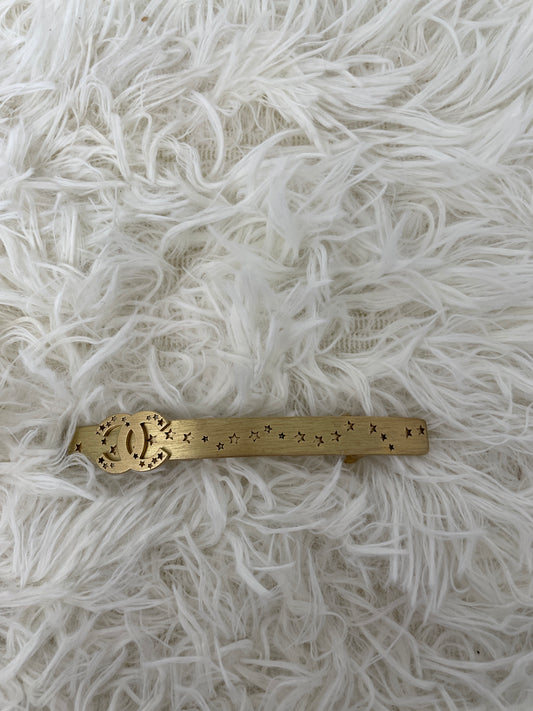 Chanel Gold Brooches A-16099