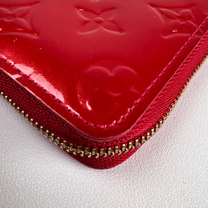Louis Vuitton Red Wallets A-16100