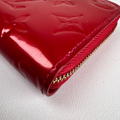 Louis Vuitton Red Wallets A-16100
