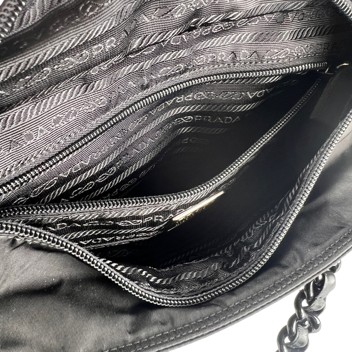 Prada Black Tote Bags A-16126