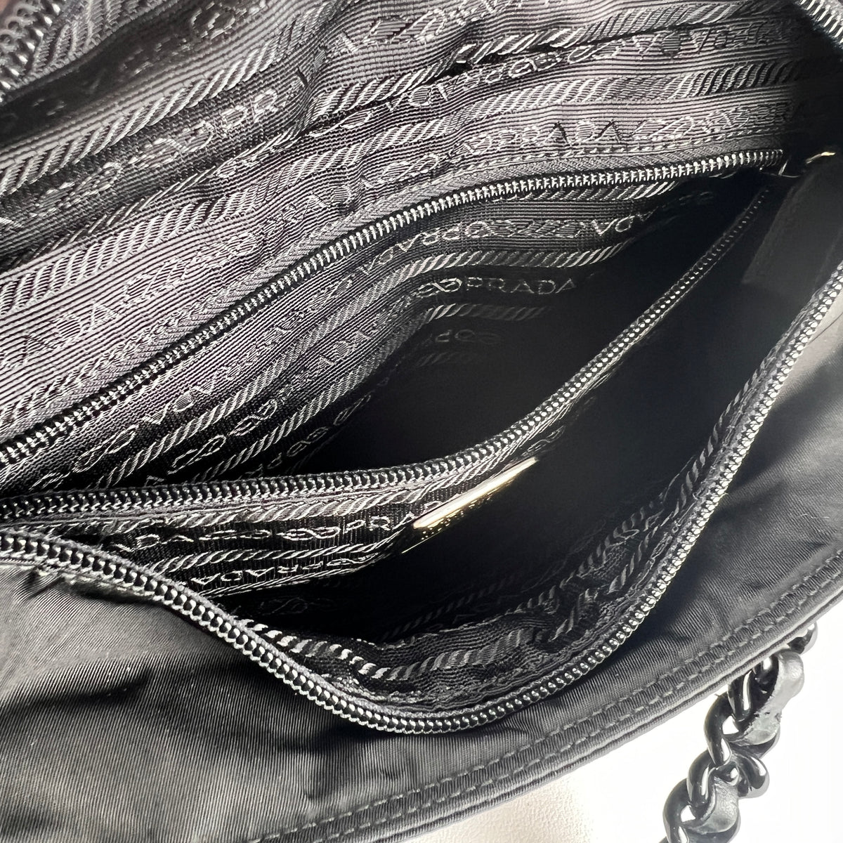 Prada Black Tote Bags A-16126