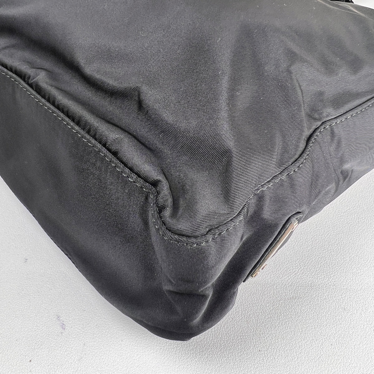 Prada Black Tote Bags A-16126